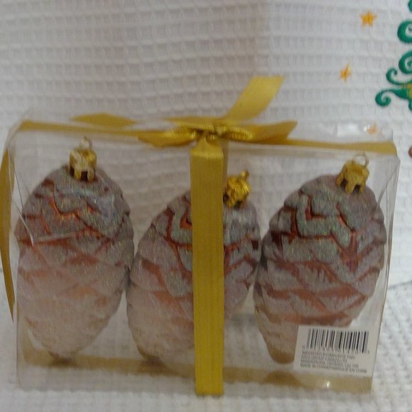 NWT set of three Pine Cones frosted - Picture 1 of 3